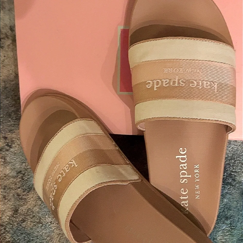 KATE SPADE SLIDES- NWTIB - Picture 1 of 3